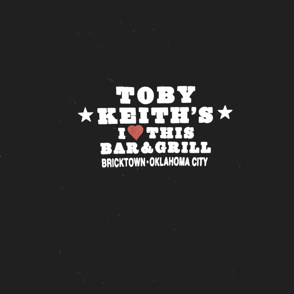 3/$30 //Toby Keith's 'I Love This Bar & Grill' Tee - Picture 4 of 6